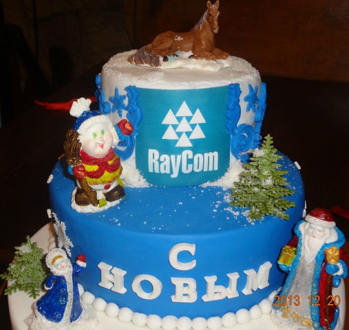 "ТОРТ НОВОГОДНИЙ" в компанию, где сама работаю. Вес 10 кг. Ванильный бисквит-крем шарлотт-безе; Шоколадный бисквит-шоколадный и ореховый трюфельный крем-орехи фундук; Апельсиновый бисквит-апельсиновый крем-суфле.