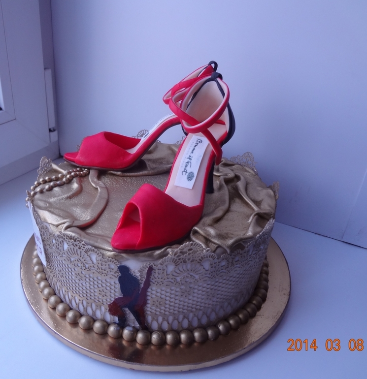 ТОРТ "НА 50 летие" Ванильный бисквит, крем шарлотт, безе. Вес 3 кг.