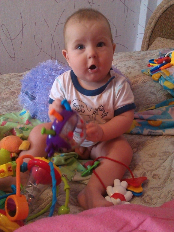 Нам 7,5. Время, ты летишь незаметно.