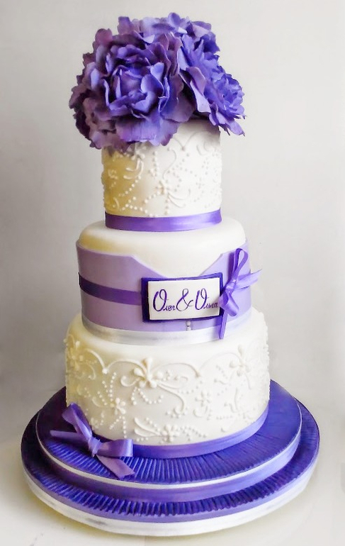 торт свадебный с пионами