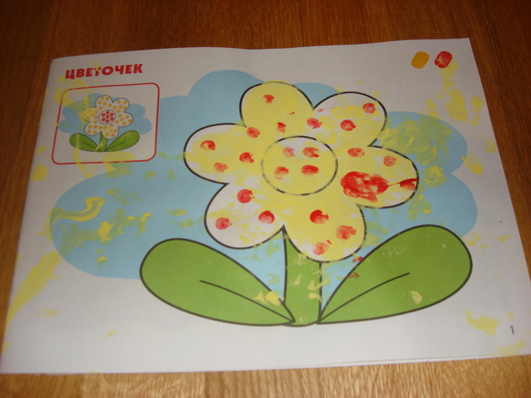 Наши творческие пятиминутки в годик. Рисование.