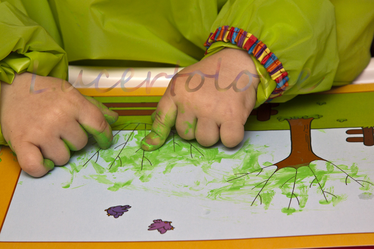 Наши творческие пятиминутки в годик. Рисование.