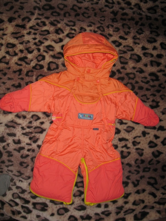 продаются детские вещи и коляка -трость