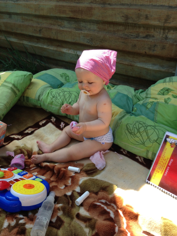 7, 5 месяцев-)