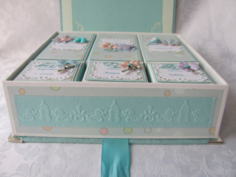 Большая коробочка с "мамиными сокровищами".