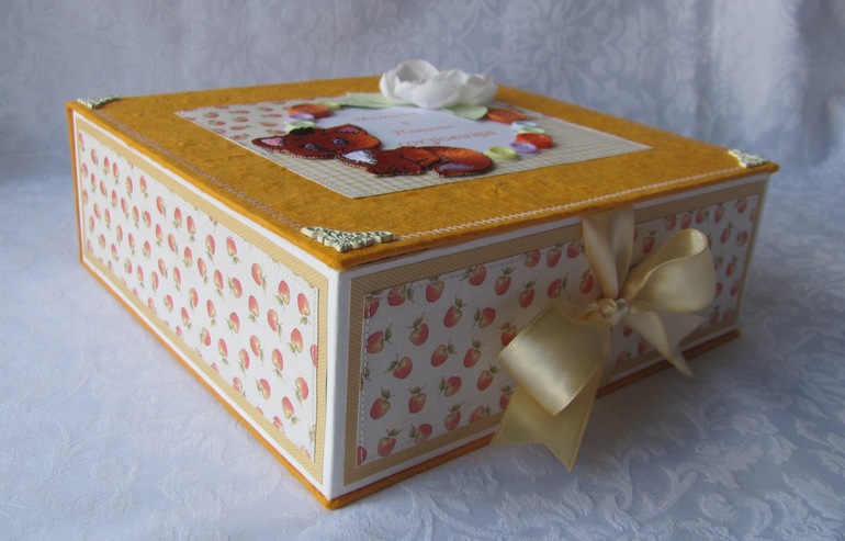 Большая коробочка с "сокровищами".