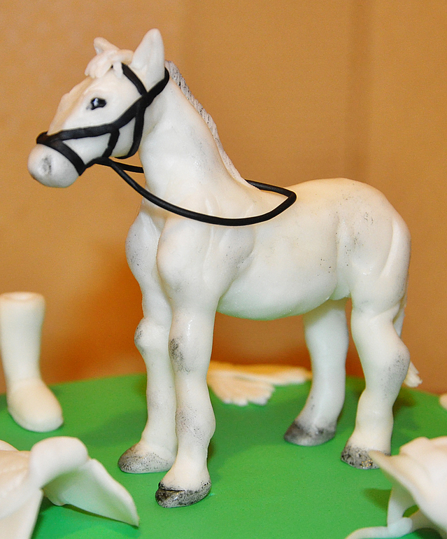 Тортик для девочки, занимающейся конным спортом