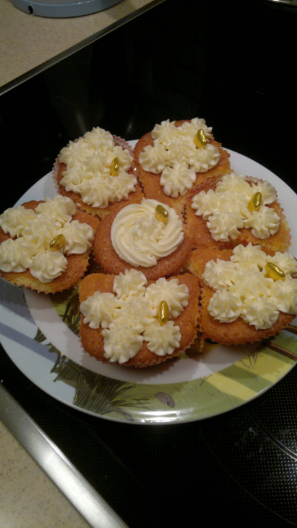 Капкейки!  немного их раздуло((((  Посоветуйте как с ними сладить)))) Всем спасибо!!!