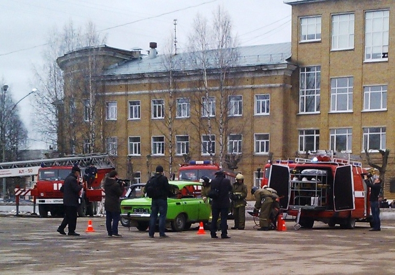 При пожаре звонить 01