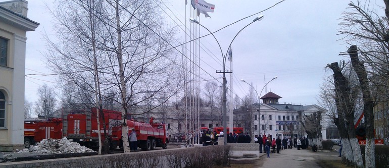 При пожаре звонить 01