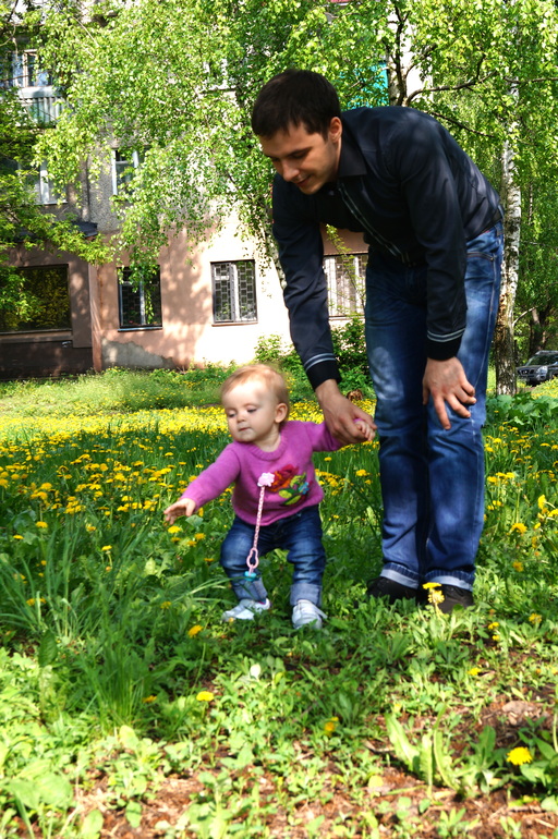 Ходят наши ножки,ходят по дорожке)))