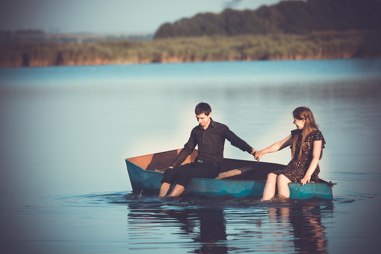 Здесь ЛЮБОВЬ...