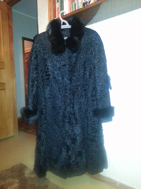 Продам шубу каракуль.