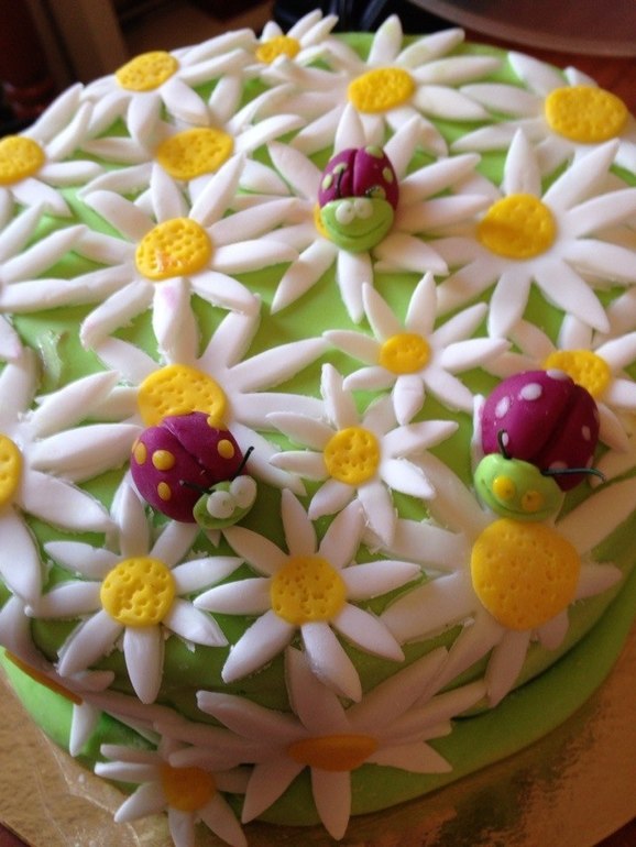 6-й мастичный тортик - ромашки.
