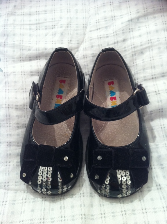 Нарядные кожаные ортопедические туфельки для девочки в хорошем состоянии. Размер 22. Цена 500 р