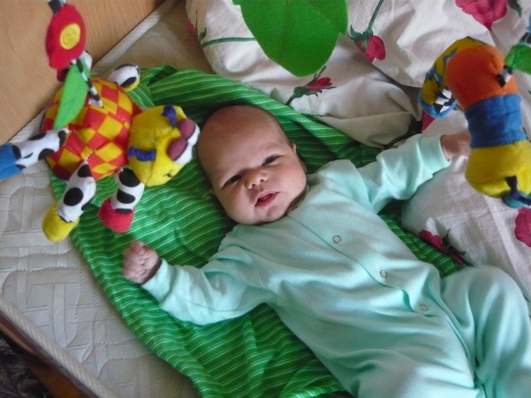 Наша жизнь в 2,5 месяца. Режим дня и успехи Мишутки.