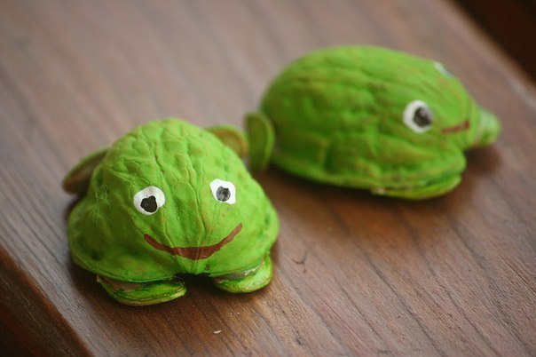 ИЗ СКОРЛУПЫ ГРЕЦКОГО ОРЕХА