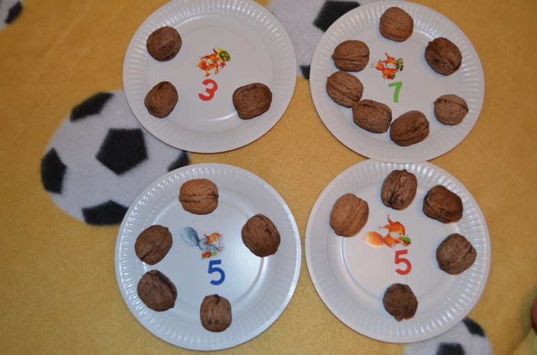 Предновогодние занимашки. Ежик и Белочка.