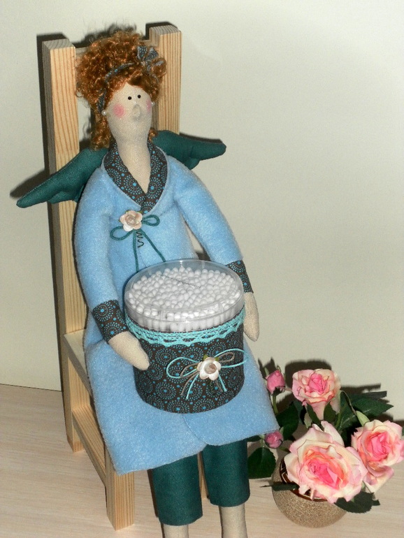 А вот и моя первая хранительница ватных палочек)))