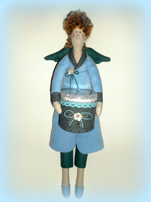 А вот и моя первая хранительница ватных палочек)))