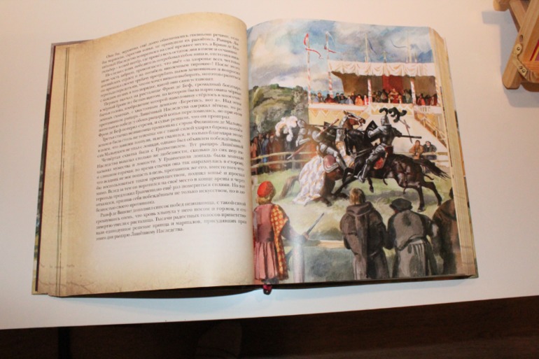 Декабрь- время покупать подарки.