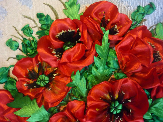 немного вышивки лентами.вышивалось давно.