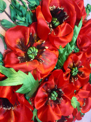 немного вышивки лентами.вышивалось давно.