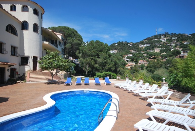 Вилла-замок на 18 человек на побережье Коста Брава, в LLORET DE MAR.