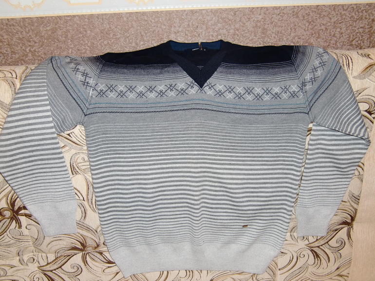 Новый мужской свитер,размер 48-50(М),цена 1100р