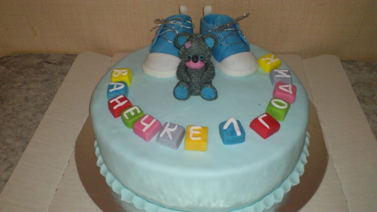 На годик с кедами)