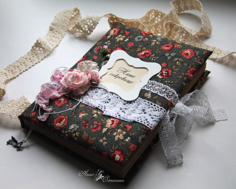 Блокнот и папка для свидетельства