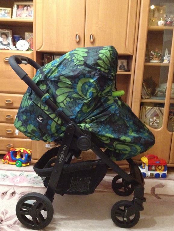 Примеряла модный дождевик-снеговик на Graco Evo и Knorr baby Classic