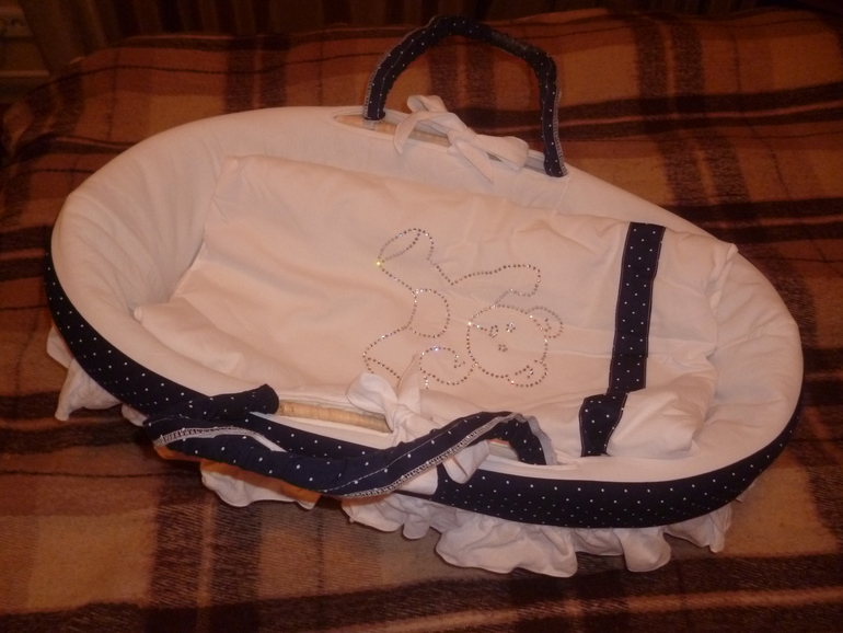 Продаю плетеную корзинку-переноску-колыбель Bambolina Swarovski