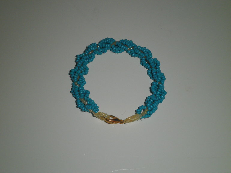 Браслетики из бисера