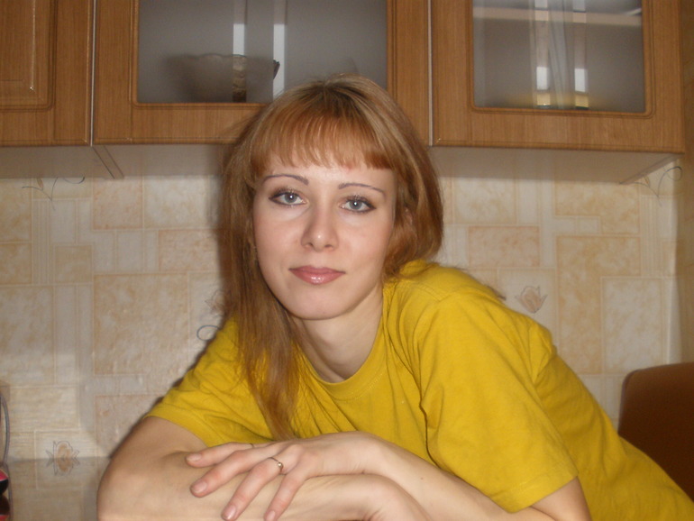 Оцените,какой цвет мне больше идёт.