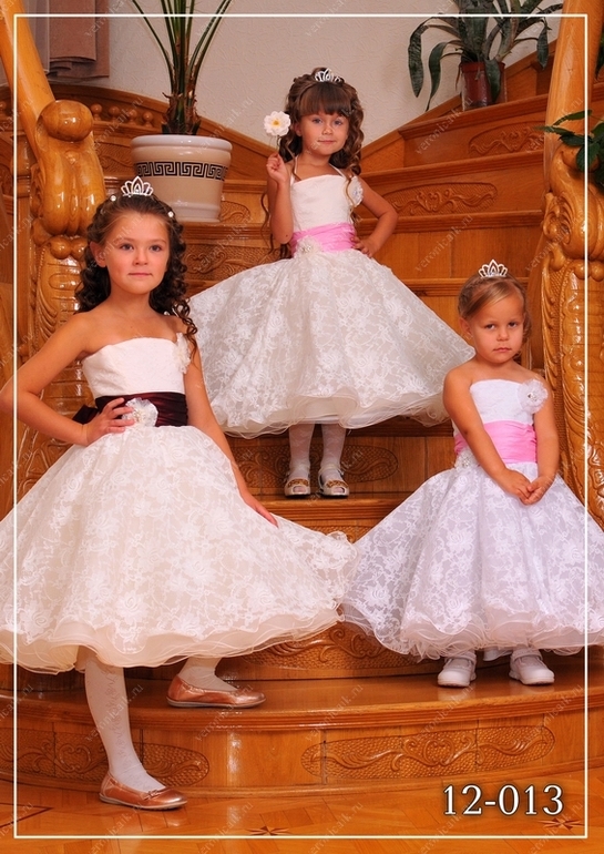 Платья к праздникам в наличии.