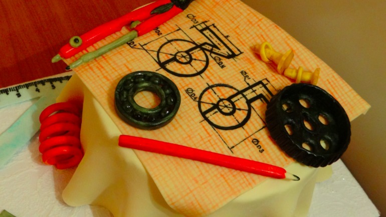 Торт в честь 35-летия инженера-конструктора. Все съедобно!