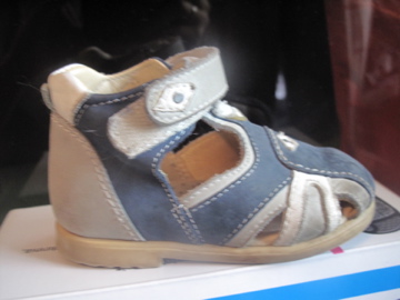 Обувь разная, детская.