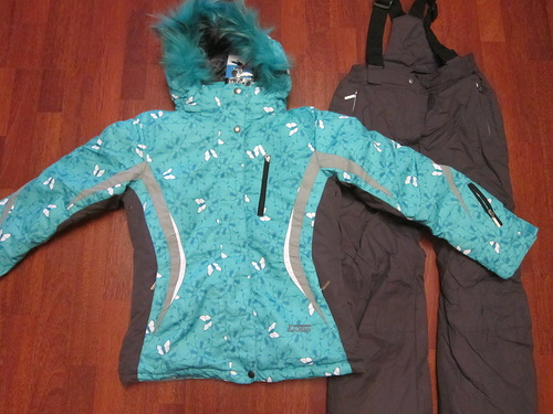 Женские теплые зимние костюмы! Размеры 42 и 44! До роста 174 см! Цена 4900 рублей!