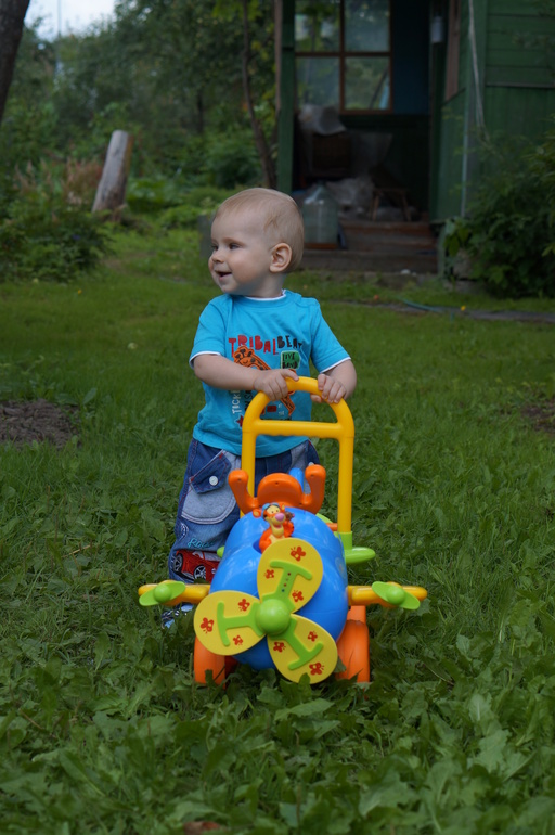 Подарок на годик! Каталка - пушкар Тигруля с пропеллером Kiddieland