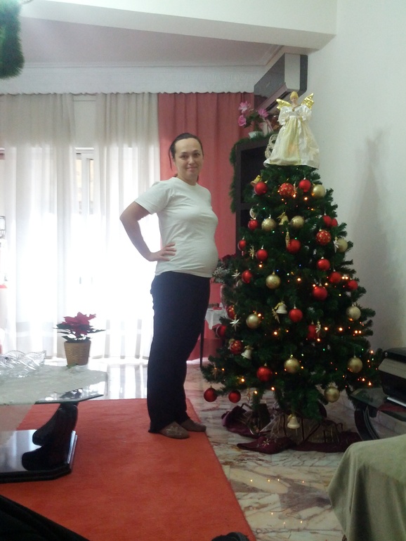 мой пуз под елочку))