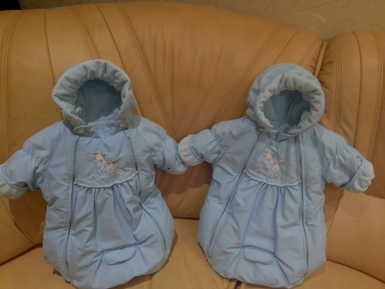 Продаю два зимних комбинезона-мешка б/у kerry (56р+6) для близнецов
