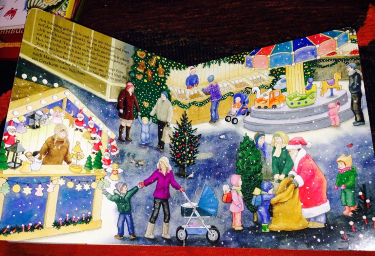 Новогодние книги с окошками на немецком