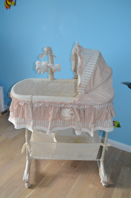 ПРОДАМ колыбель Simplicity 3000 р
