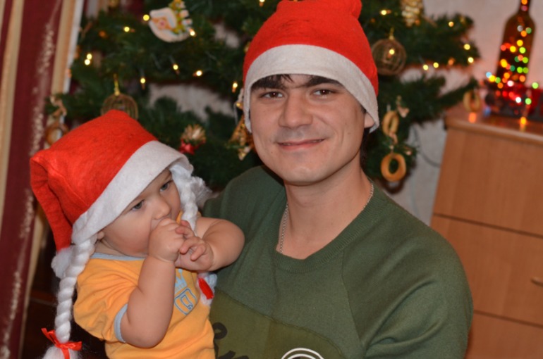 Первая подготовка к Новому Году и наша елочка