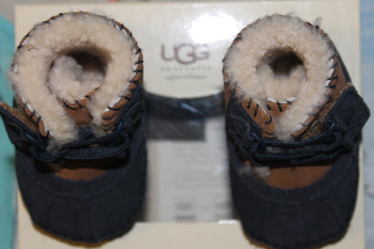 Новые UGG родные от 0 до 1 месяца в подарочной коробочке