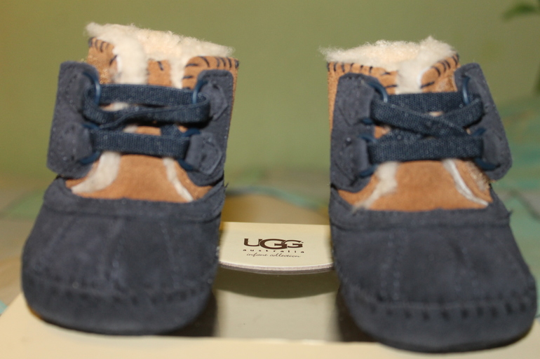 Новые UGG родные от 0 до 1 месяца в подарочной коробочке