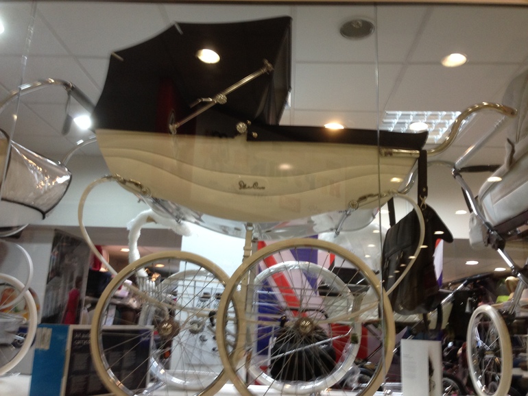 Коляска за 130 тыщ на рынке. Понты?