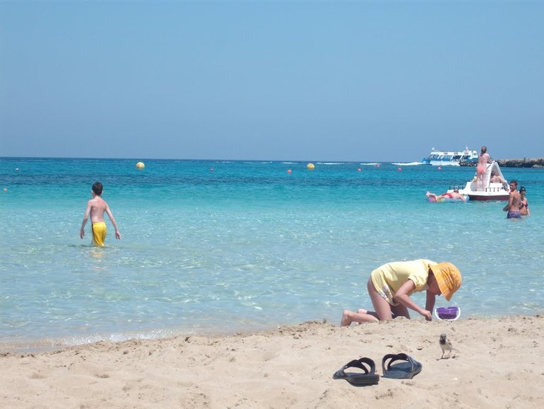 Forum beach. Кипр пляжи с белым песком. Кипр отели с белым песком.