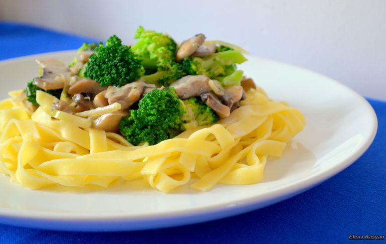 Паста с брокколи и грибами